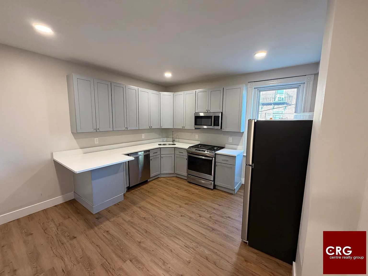 3 bed, 1.0 bath, $2,500 — Photo 4