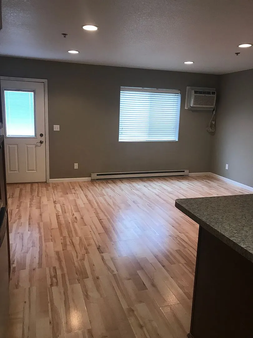 612 Colton St SW — Photo 4