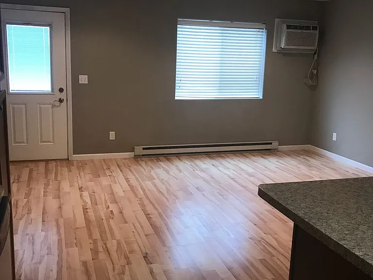 612 Colton St SW — Photo 4