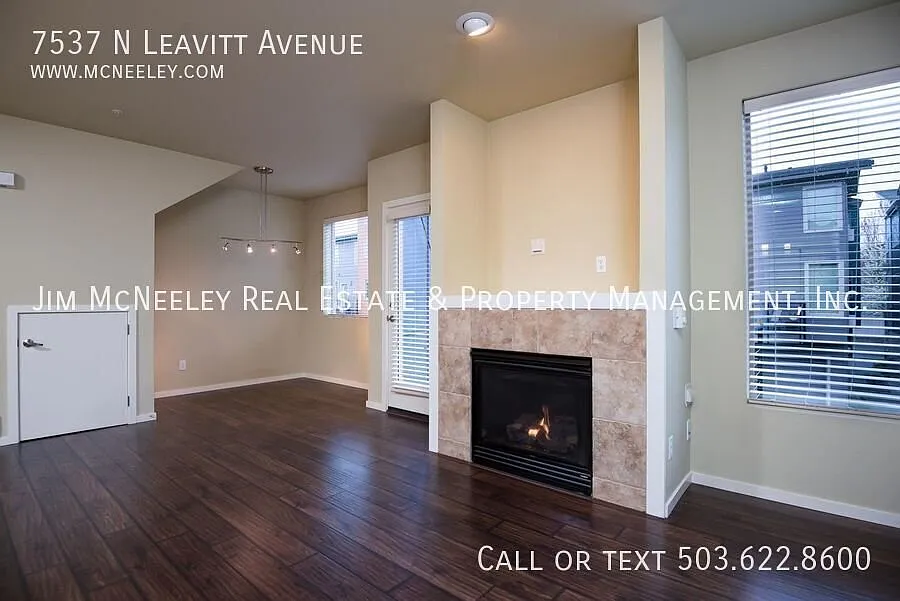 Style Meets Location: Modern Condo in Desirable St. Johns — Photo 2