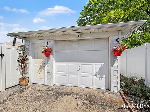 5th image of 2884 Meyer Ave SW
