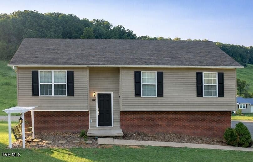 1st image of 408 Fondulac Dr