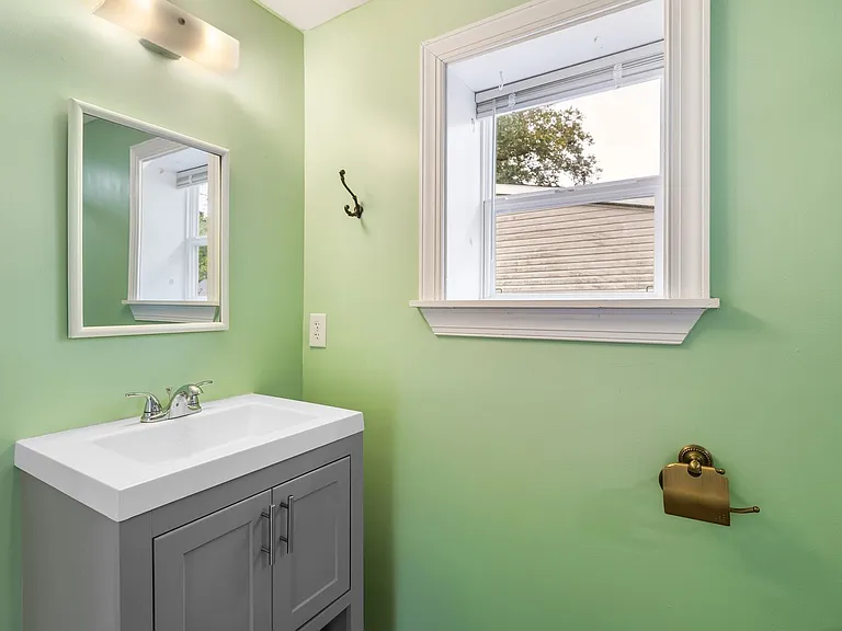 608 Lakeshore Dr — Photo 12
