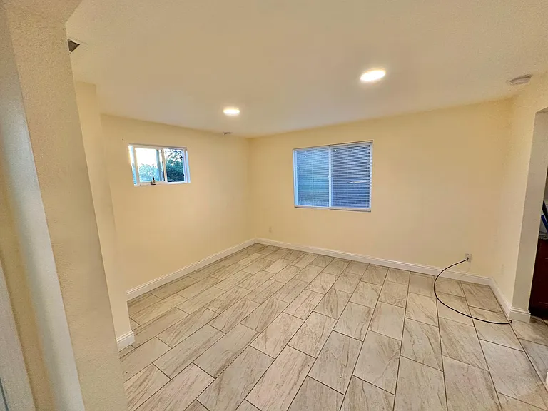 418 E St #2 — Photo 9