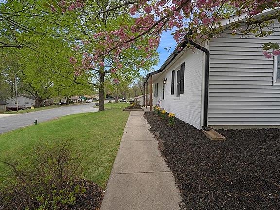 4th image of 601 Munster Ave