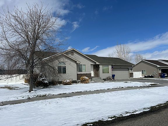 3rd image of 3277 E Sweet Briar