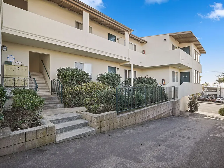 346 Palos Verdes Blvd — Photo 18
