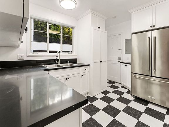 5th image of 8425 Fountain Ave #8427-B