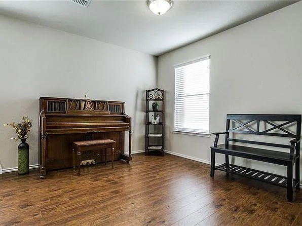 1601 Lionheart Dr — Photo 5