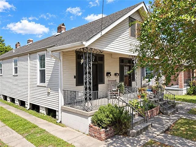2 bed, 1.5 bath, 984 sqft, $1,300 — Photo 2