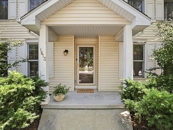 3rd image of 1613 Locust Rd