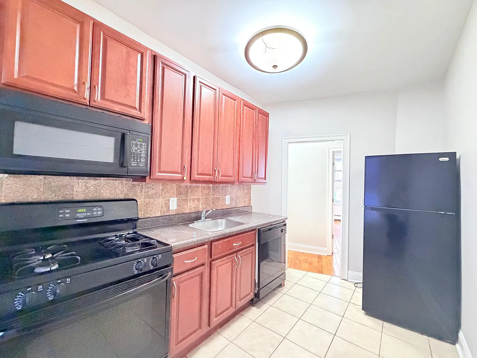 6 Tonnelle Ave — Photo 1