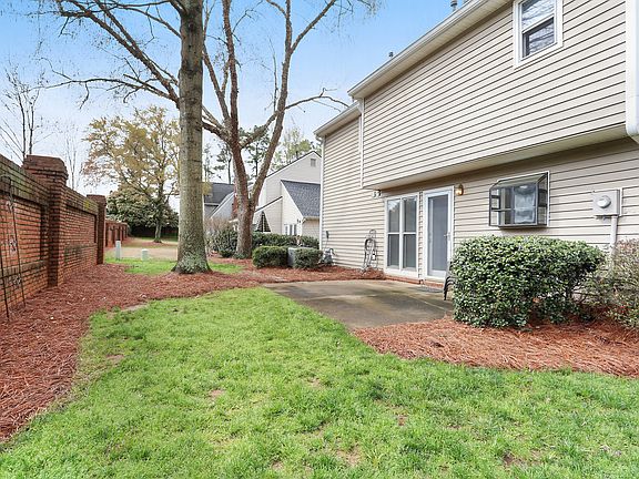 5th image of 105 Roswell Green Ln