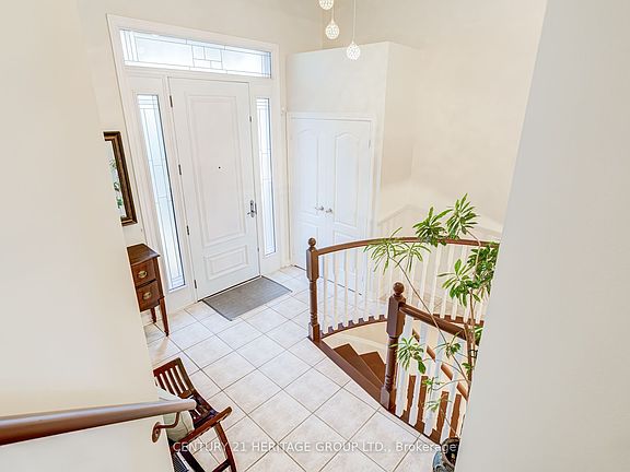 4th image of 532 Melville Ave