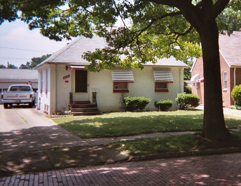 1st image of 3830 W 116th St