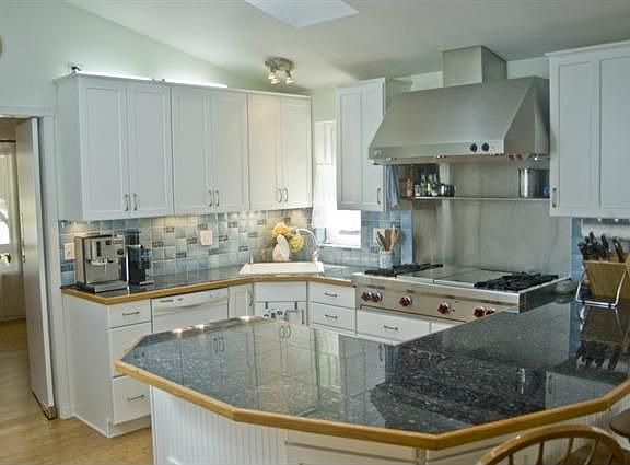 5th image of 3710 Montrose Ct SE