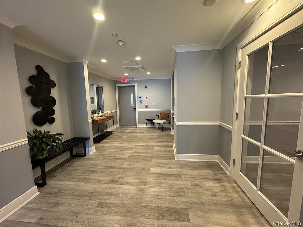 2 bed, 990 sqft, $4,400 — Photo 3