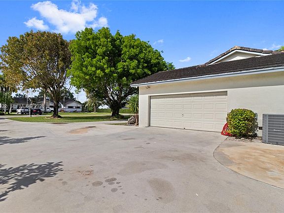 3rd image of 15941 SW 252nd St