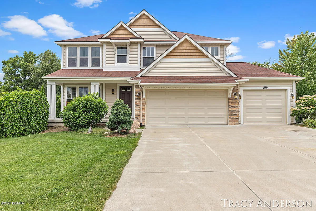 9900 Sunset Ridge Dr NE photo 1