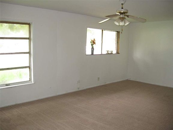 2nd image of 2221 Estate Dr