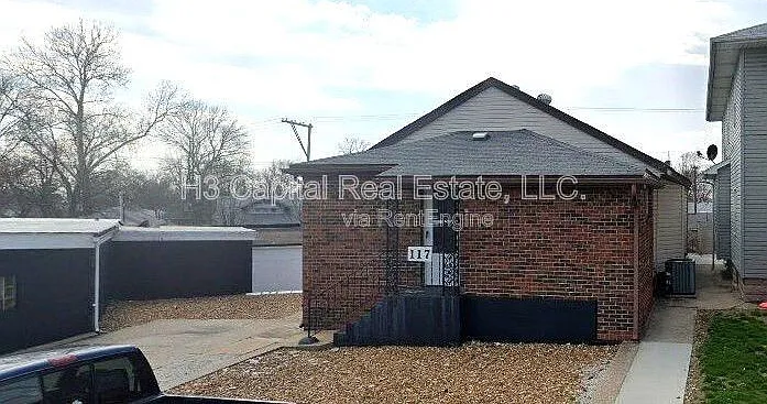 117 N Shamrock St #9 — Photo 1