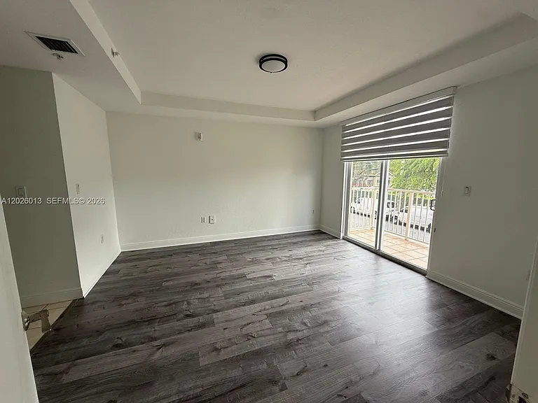 107 Mendoza Ave #201 — Photo 8
