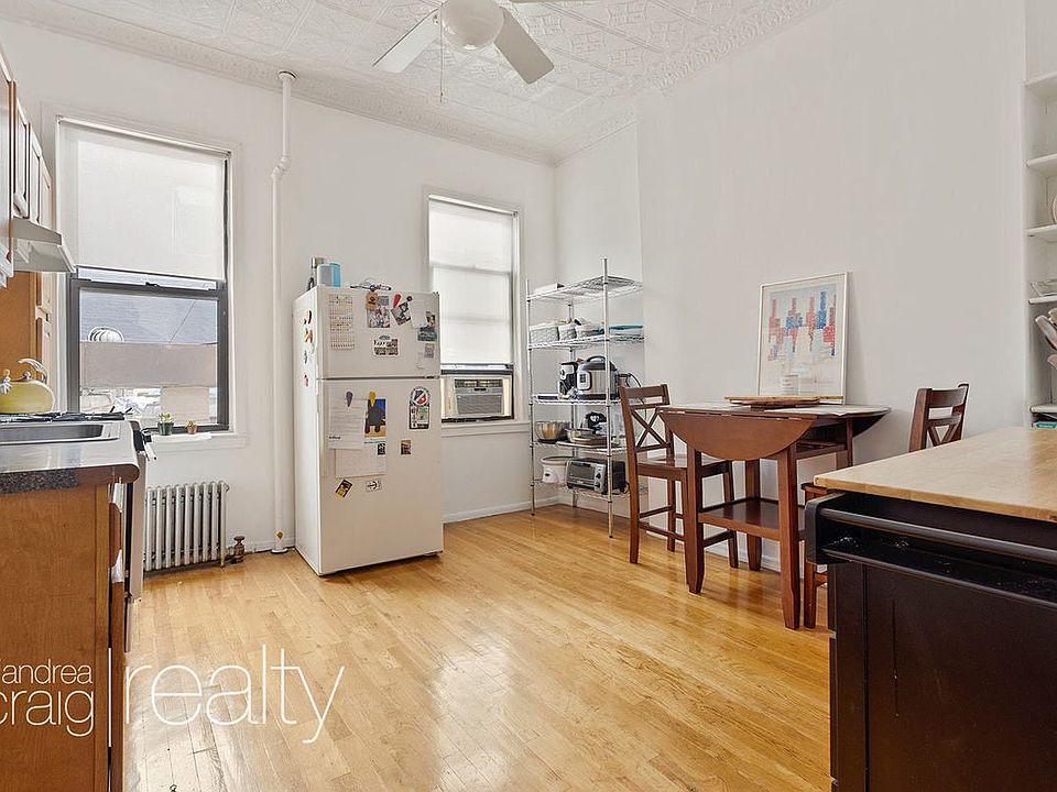 2nd image of 312 De Graw St #2F