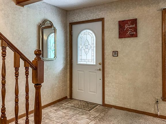 5th image of 1332 Campbell St