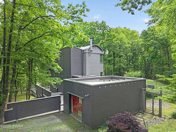2nd image of 220 Kinsale Ln