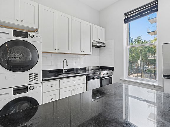 3rd image of 258 Halsey St Unit 1A