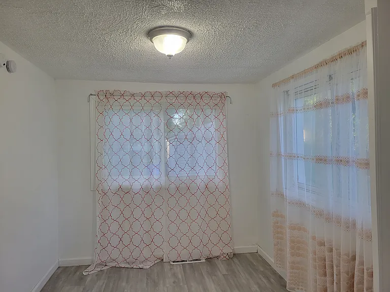 7027 Chalmers Ave — Photo 11
