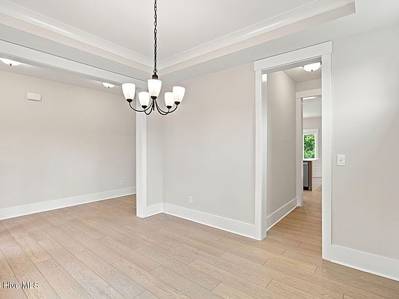5th image of 1004 Fawn Valley Way