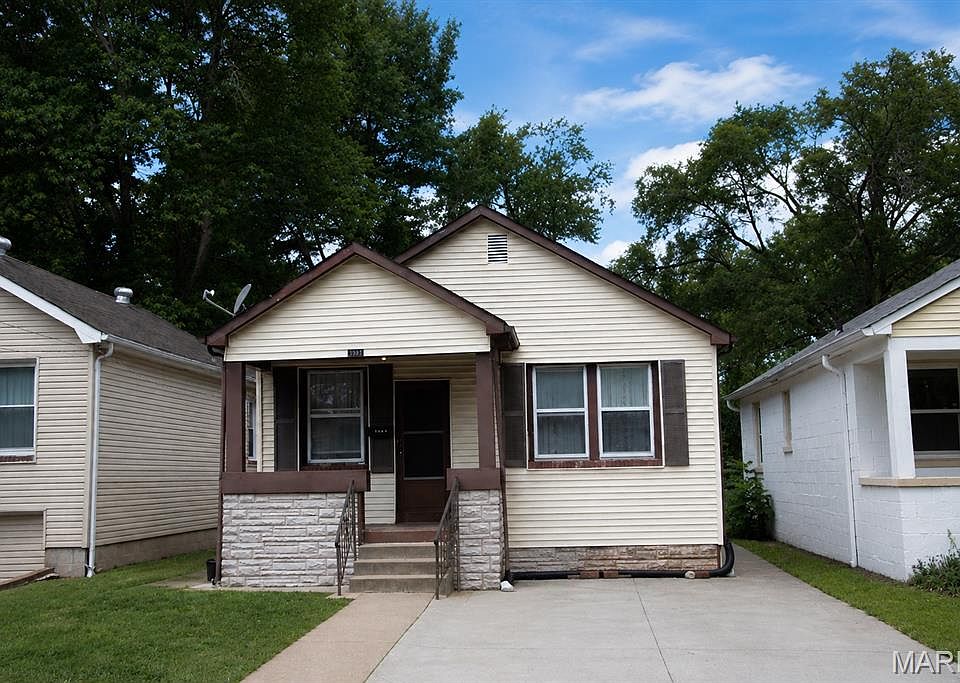 1st image of 3241 Royalton Ave
