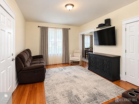 3rd image of 427 Prospect Ave