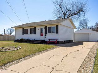 4965 Kesler Rd NW, Cedar Rapids, IA 52405