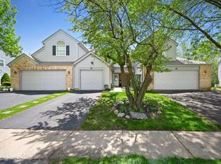 37 King Dr, Streamwood, IL 60107