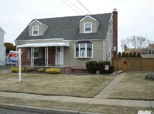 2215 Maple St, Wantagh, NY 11793