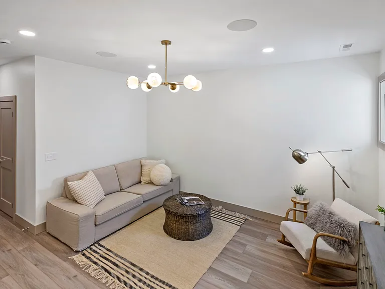 1327 Foster Rd — Photo 33