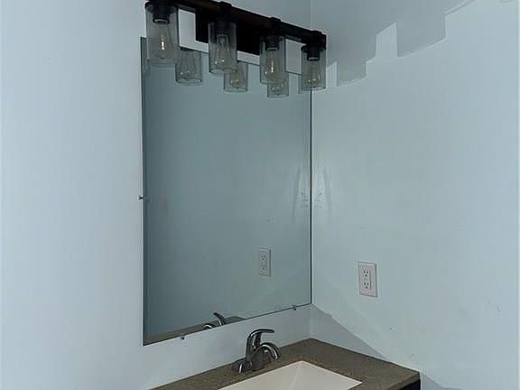 3rd image of 620 Washington St #4