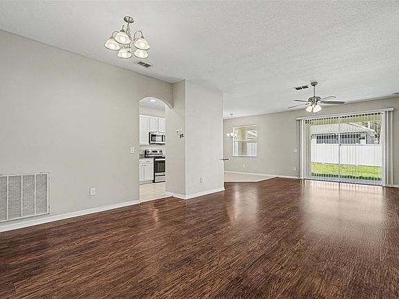 3rd image of 408 Thicket Crest Rd