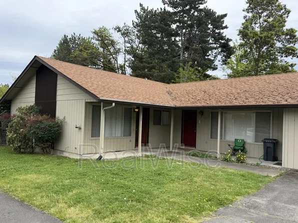 1223 NW Highland Ave APT B, Grants Pass, OR 97526