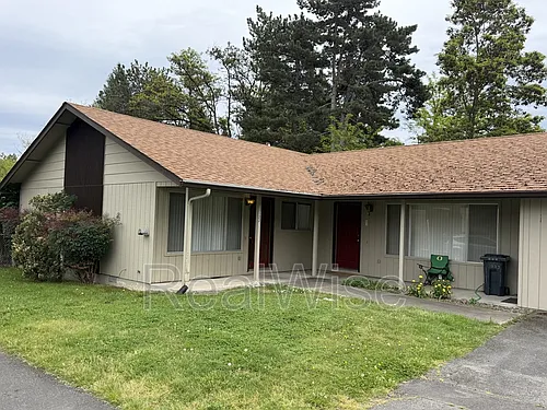 1223 NW Highland Ave #B Photo 1