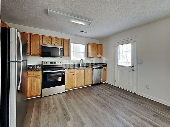 4th image of 208 Julian Pond Ln