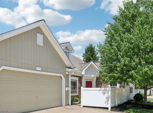 8281 Cyrus Ln, Northfield, OH