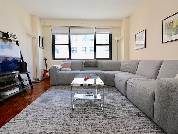 3rd image of 401 E 89th St APT 10G