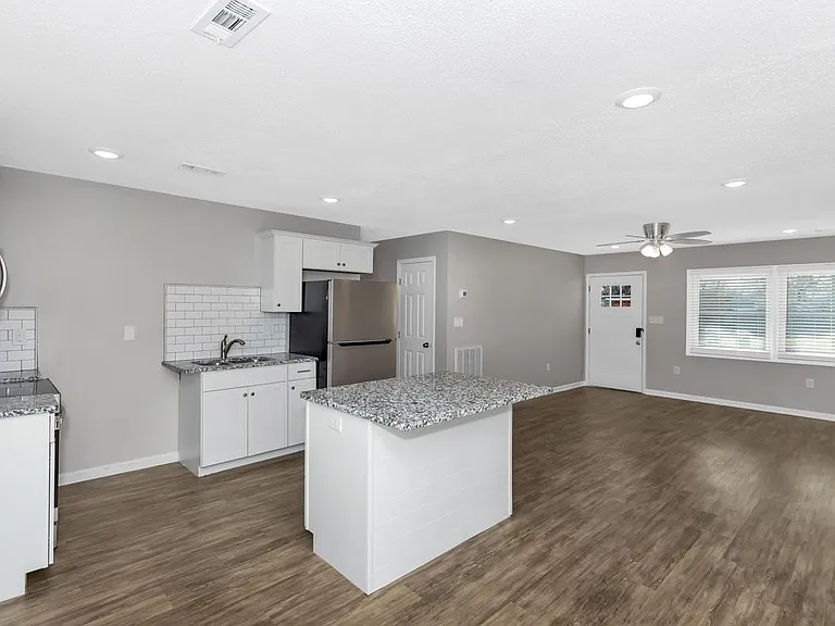 3903 Telstar Cir SW — Photo 4