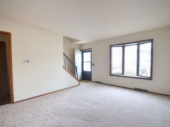 5th image of 144 N Lakewood Gdns