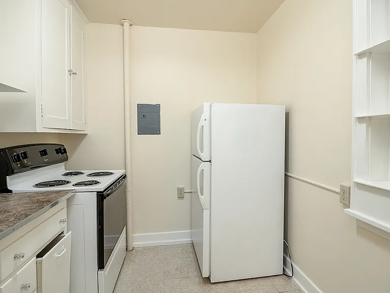 Terrace Court Apartments - Portland Oregon - Kitchen