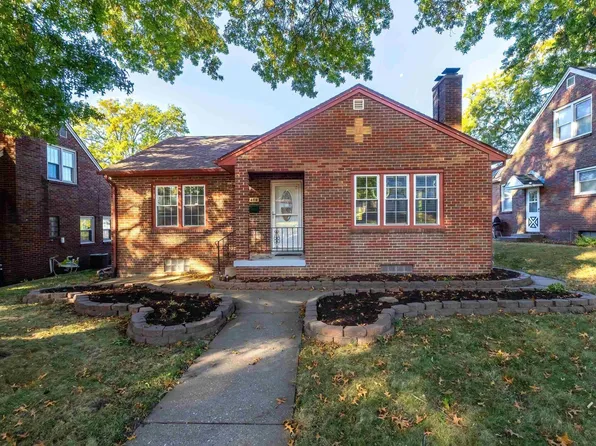 2404 Glen Pl, Davenport, IA 52804