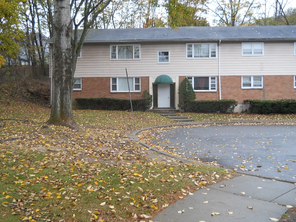 1st image of 4 Hillside Ct